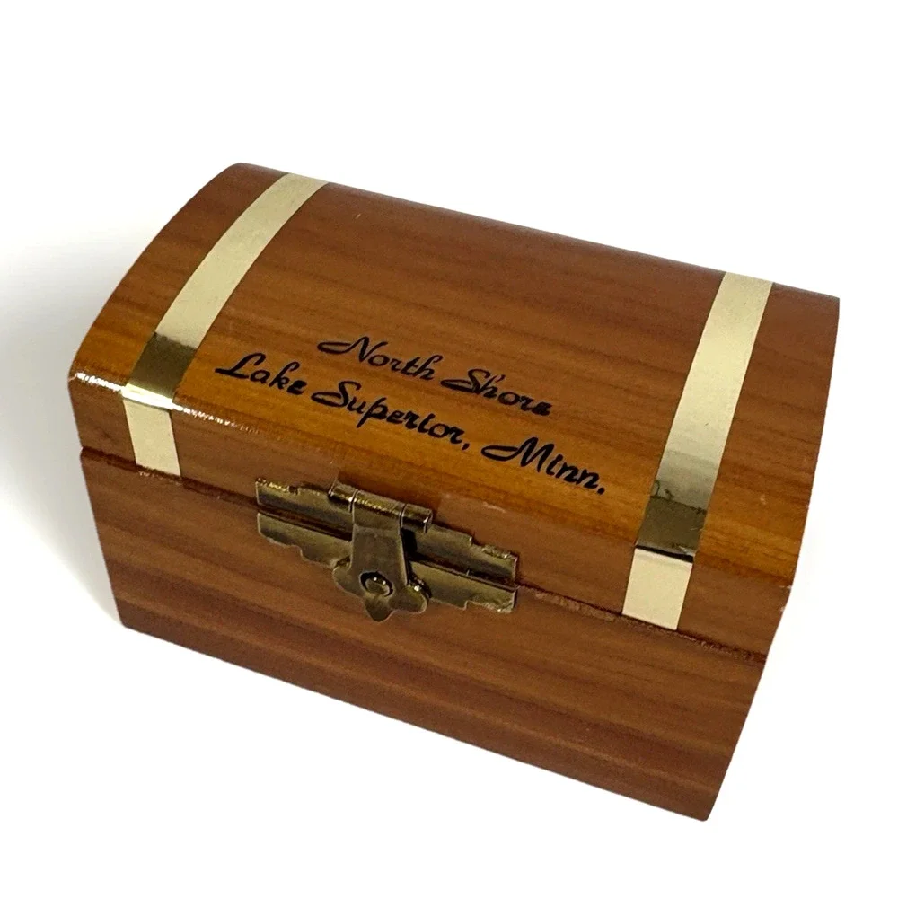 Small Cedar Treasure Chest Souvenir Lake Superior Minnesota North Shore Vintage
